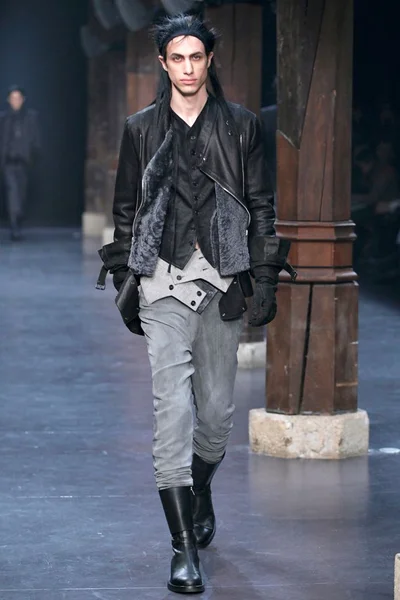 Look 10